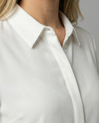 Elegantes minimalistisches Damenhemd mit Polokragen aus weichem Baumwollmix