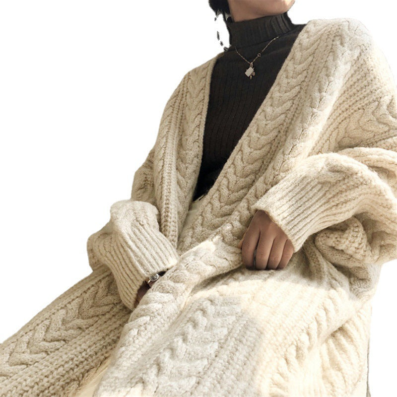 Damen Strickponcho mit tiefem V-Ausschnitt und trendigem Zopfmuster R&B