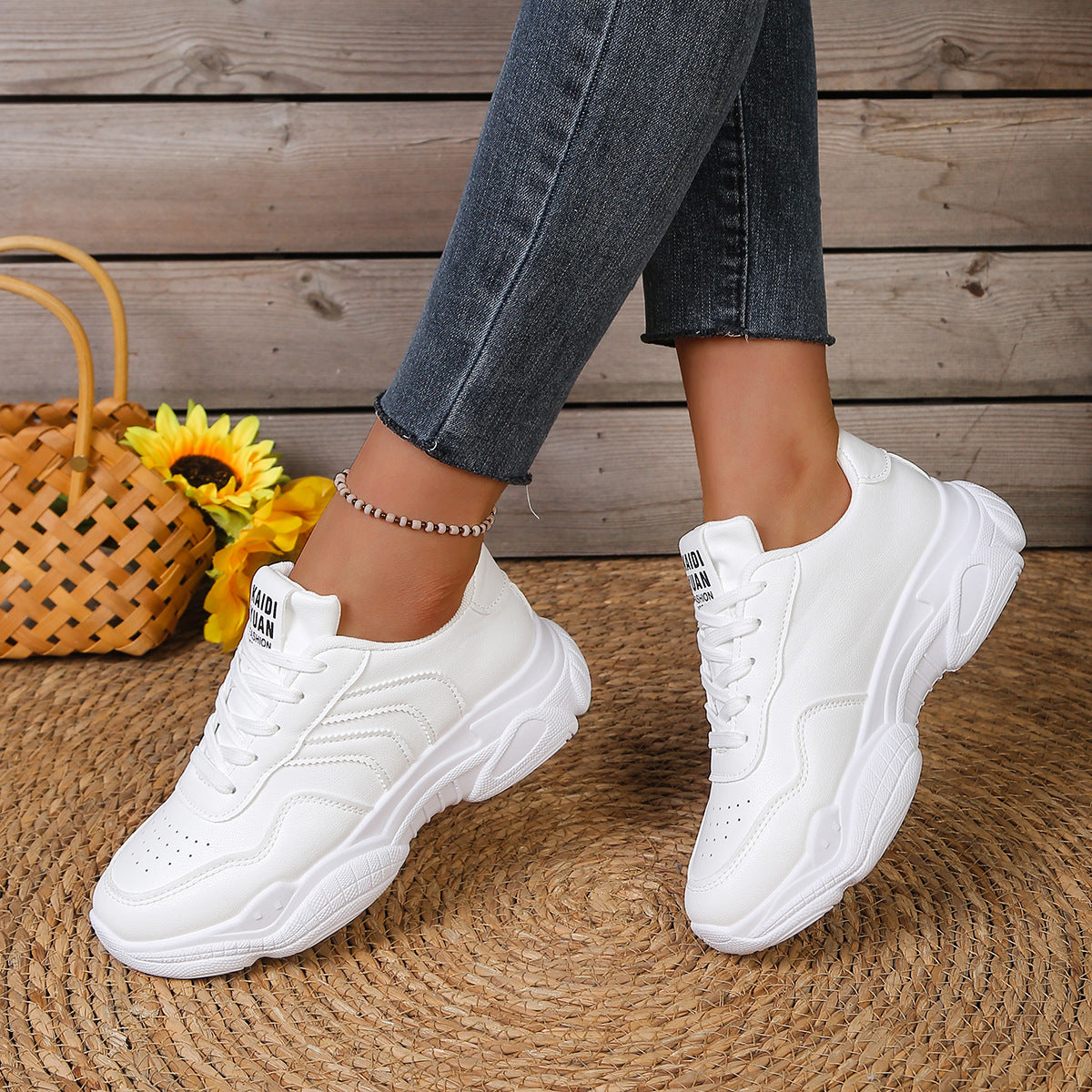 Damen Sportliche Sneakers mit luftiger Oberflächenstruktur und dämpfender Sohle R&B