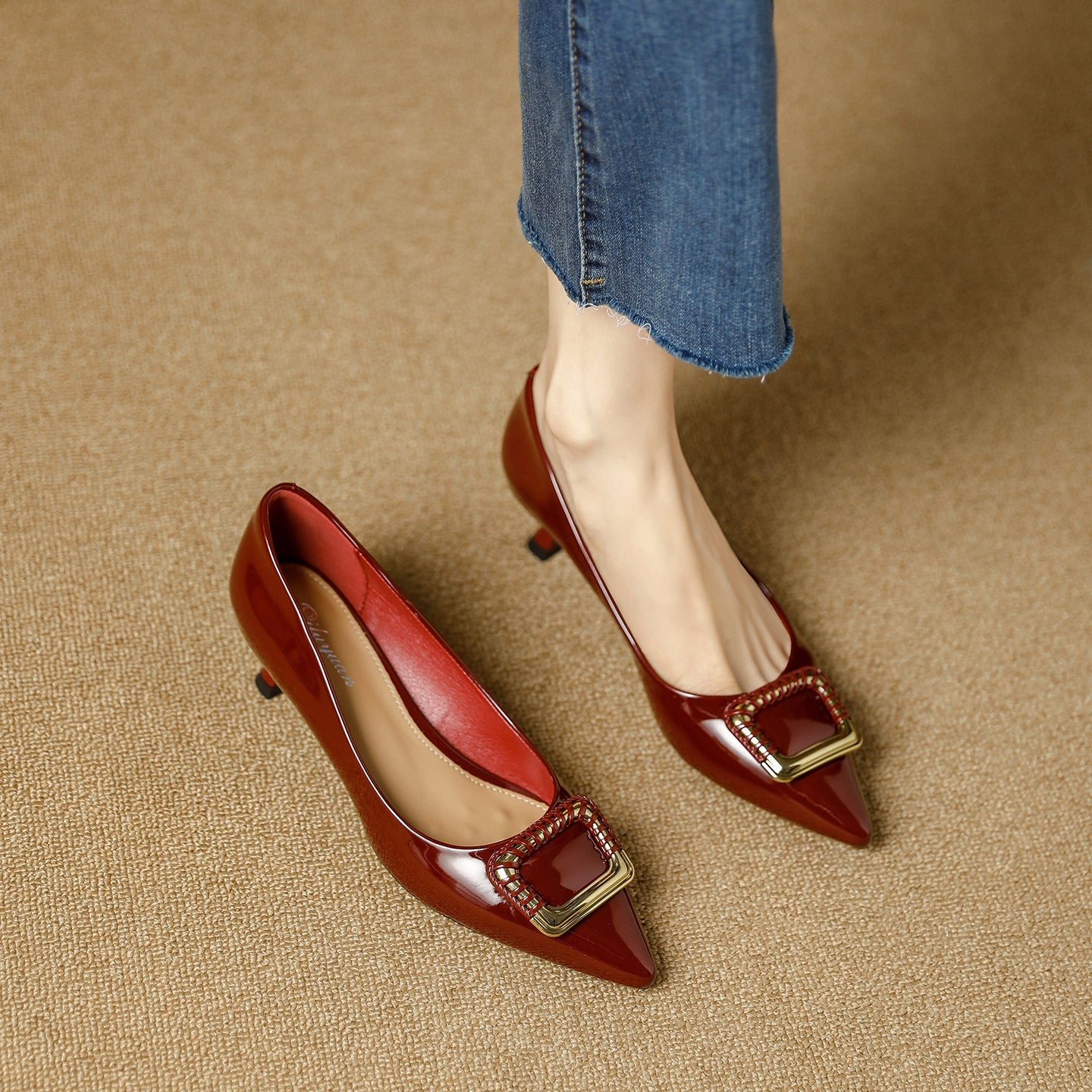 Damen elegante Pumps mit modischer Schnallenapplikation