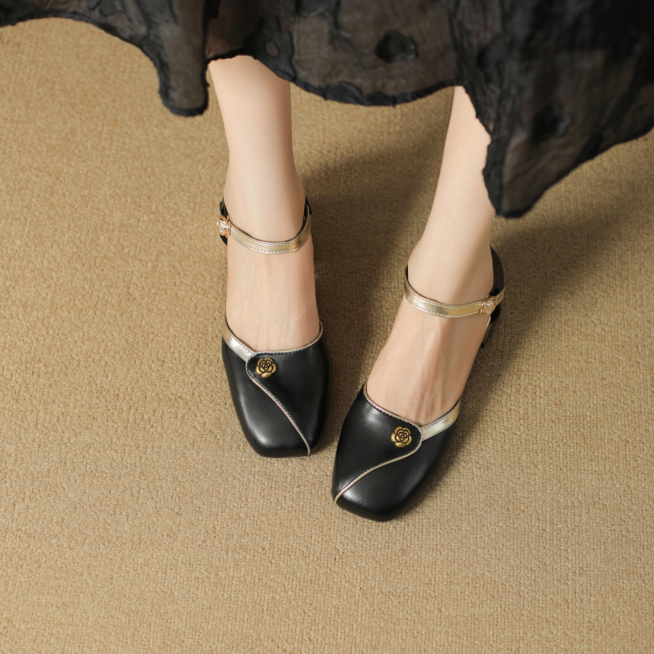Damen elegante Ballerinas mit modischer Schnalle und goldenen Akzenten R&B