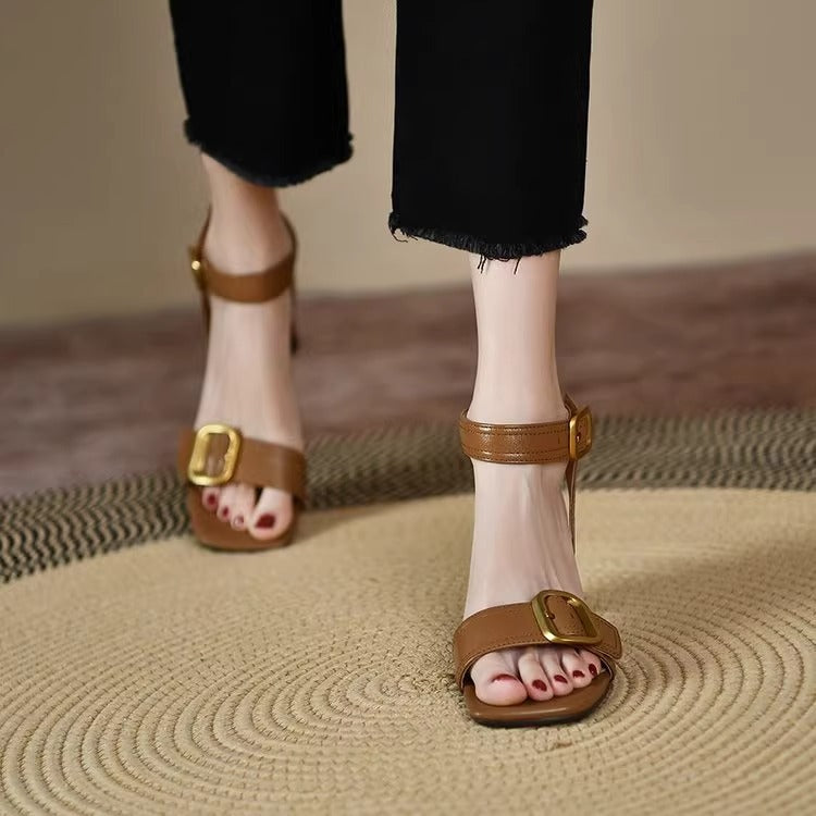 Damen elegante Sandalen mit breitem Riemen und markanter Schnalle R&B