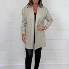 Damen Elegante Strickjacke mit Knopfdetails und Taschen R&B