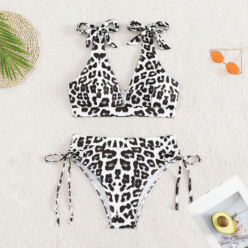 Damen Hochgeschnittener Bikini mit verstellbaren Trägern