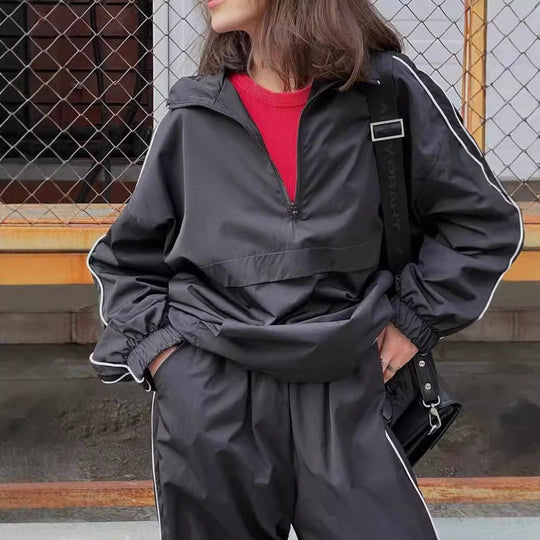 Damen Sportliche Kapuzenjacke mit hochfunktionellem Material R&B