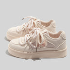 Damen Sneakers mit atmungsaktiven Mesh-Einsätzen und dekorativen Details