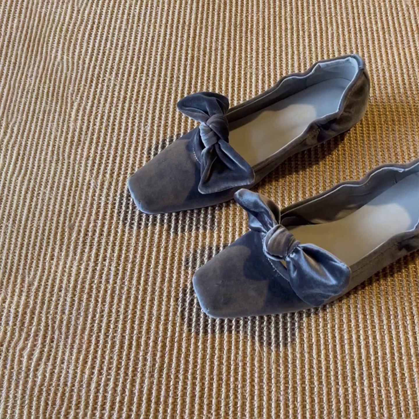 Damen Ballerina-Schuhe mit sanften Rüschen und eleganter Schleifenverzierung