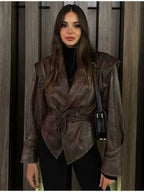 Damen taillierte Kunstlederjacke mit verspieltem Schnürdetail R&B