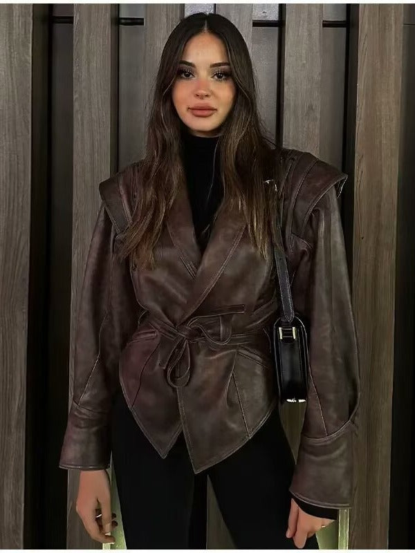 Damen taillierte Kunstlederjacke mit verspieltem Schnürdetail R&B