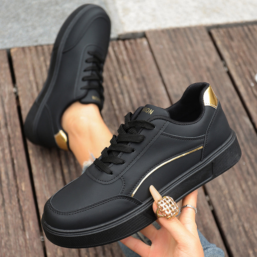 Damen Modische Sneaker mit eleganter Metallapplikation R&B