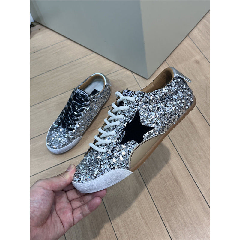 Damen Sneaker mit glitzerndem Obermaterial und kontrastierenden Schnürsenkeln R&B