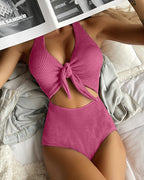 Damen Einteiler Badeanzug mit modernes Wickeldetail und figurbetontem Schnitt R&B