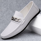 Damen Mokassins mit stilvollem Kettendetail
