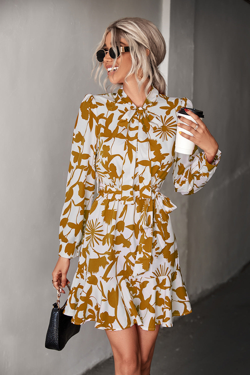 Damen Kleid mit hochgeschlossenem Kragen und modischem Blumendruck R&B