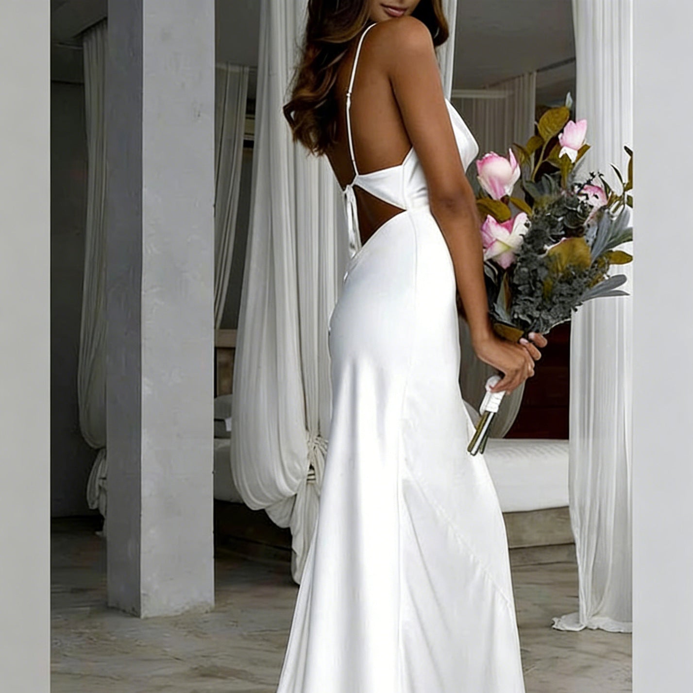 Damen Elegantes Satin-Hochzeitskleid mit tiefem V-Ausschnitt und schmalen Spaghettiträgern EB