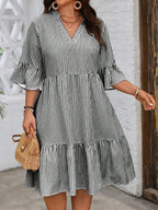 Damen gestreiftes Sommerkleid mit voluminösen Rüschensäulen und V-Ausschnitt R&B