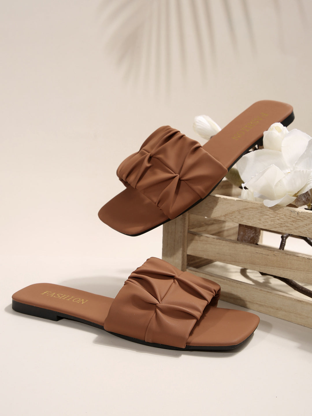 Damen Bequeme Slip-On Sandalen mit modischem Rüschen-Design R&B