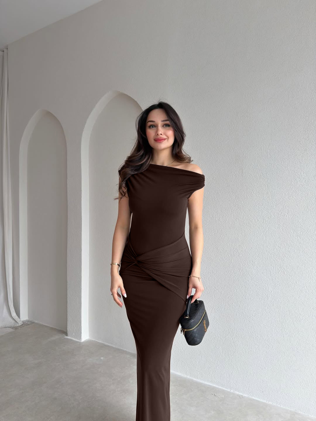 Damen Elegantes Maxikleid mit Off-Shoulder Design und dekorativer Raffung R&B