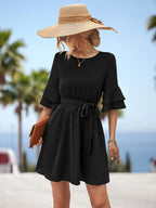 Damen Freizeitkleid mit voluminösen Rüschensäumen und tailliertem Gürtel R&B