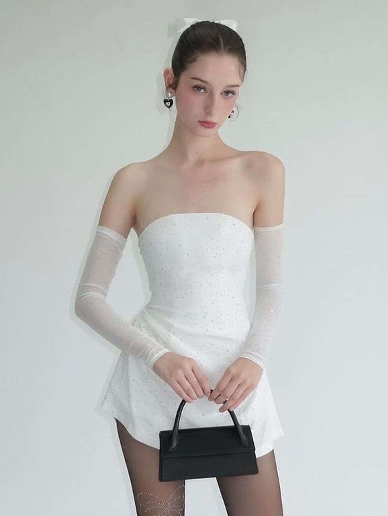Damen Strapless Minikleid mit funkelnden Applikationen und transparenten Ärmeln R&B