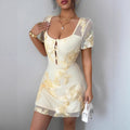 Damen nan figurbetontes Tüll-Minikleid mit dreidimensionaler Blütenstickerei, vorderem Schlitz und kurzen transparenten Ärmeln R&B