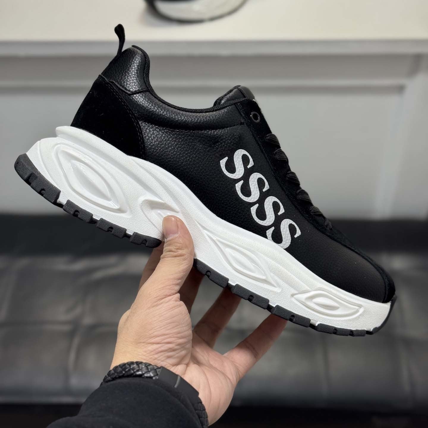 Damen Sportliche Sneaker mit innovativer Dämpfungstechnologie und robustem Obermaterial R&B