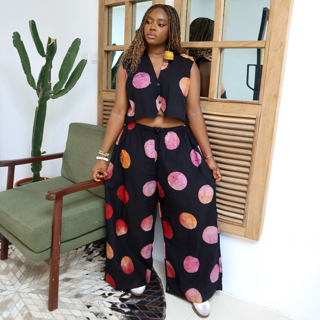 Damen Set mit kurzärmeliger Bluse und weiten Hosen mit Punktedesign R&B