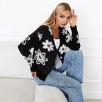 Damen Kuschelige Strickjacke mit Blumenmuster und dekorativen Knöpfen R&B