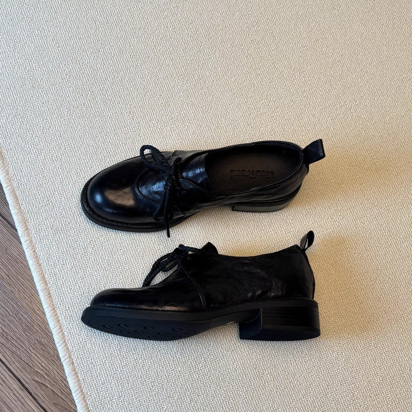 Damen Schnürschuhe mit moderner Zurückhaltbarkeit von R&B