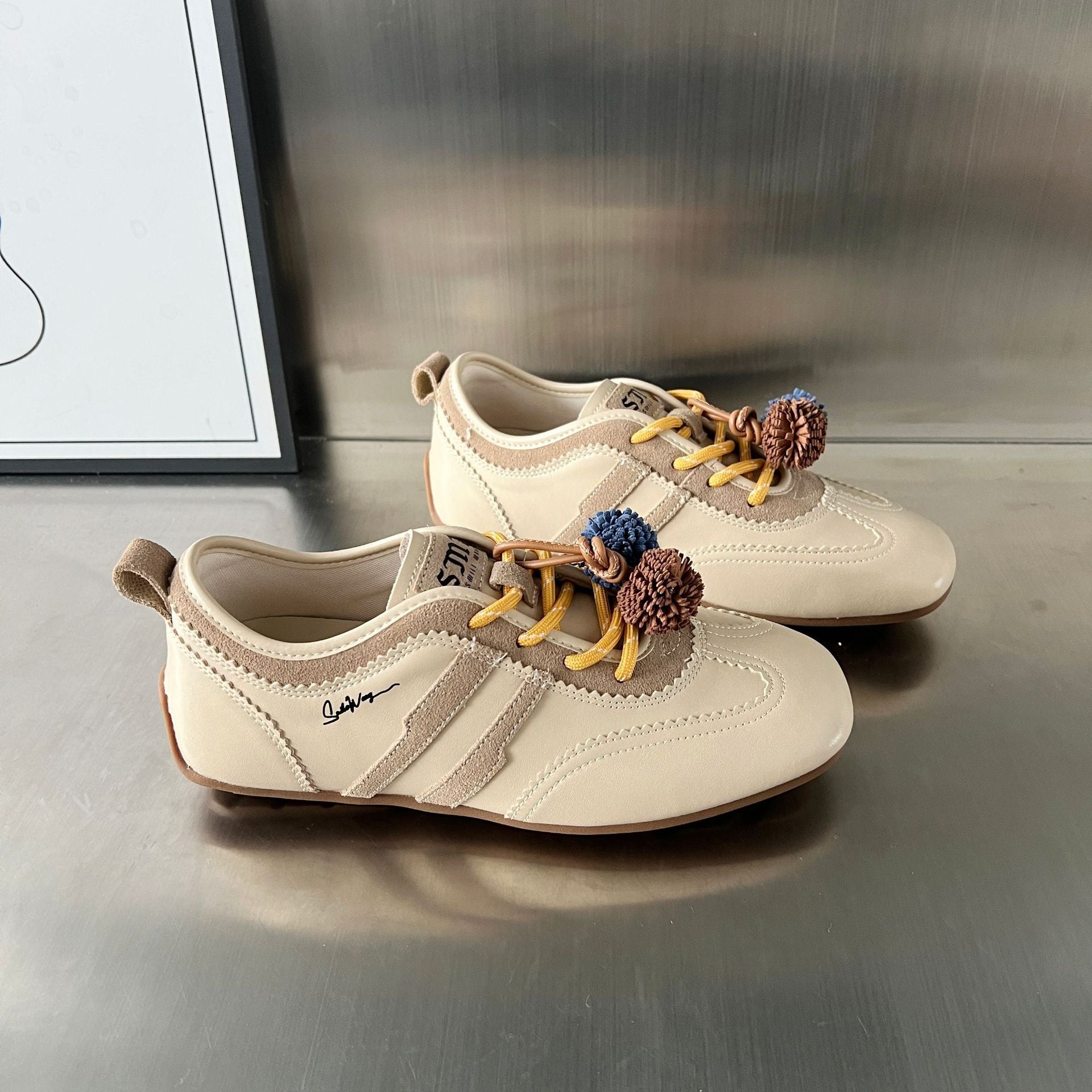 Damen Sportliche Freizeitschuhe aus hochwertigem Leder mit einzigartiger Dekoration R&B