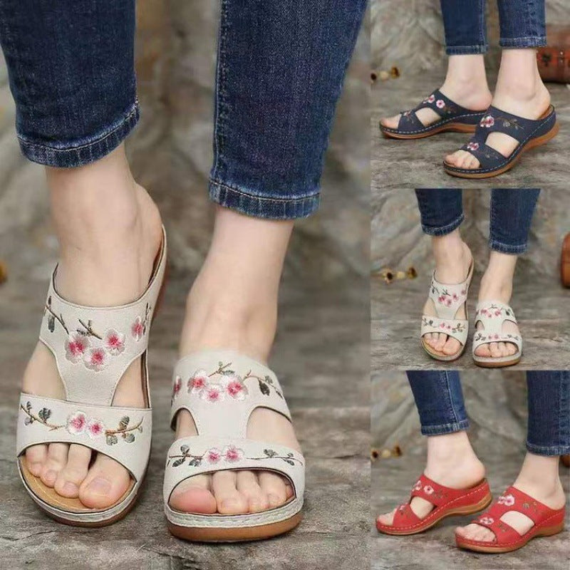 Damen Bequeme und stilvolle Sandalen mit floralen Applikationen R&B