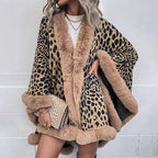 Damen kuscheliger Poncho mit luxuriösem Kunstfellbesatz und Leopardenmuster
