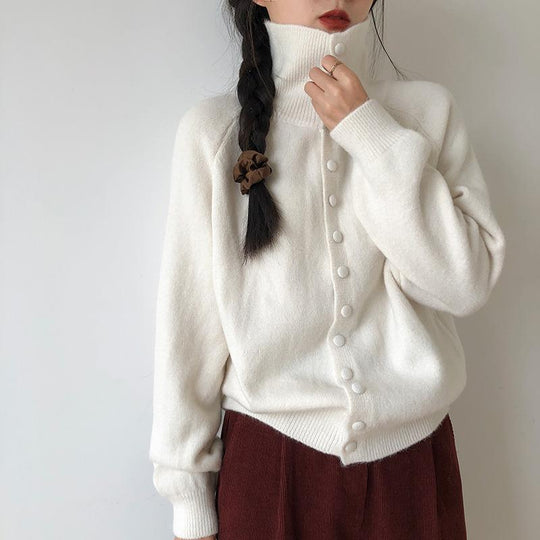 Damen Strickjacke mit modernem Rollkragen und Knopfdetails R&B