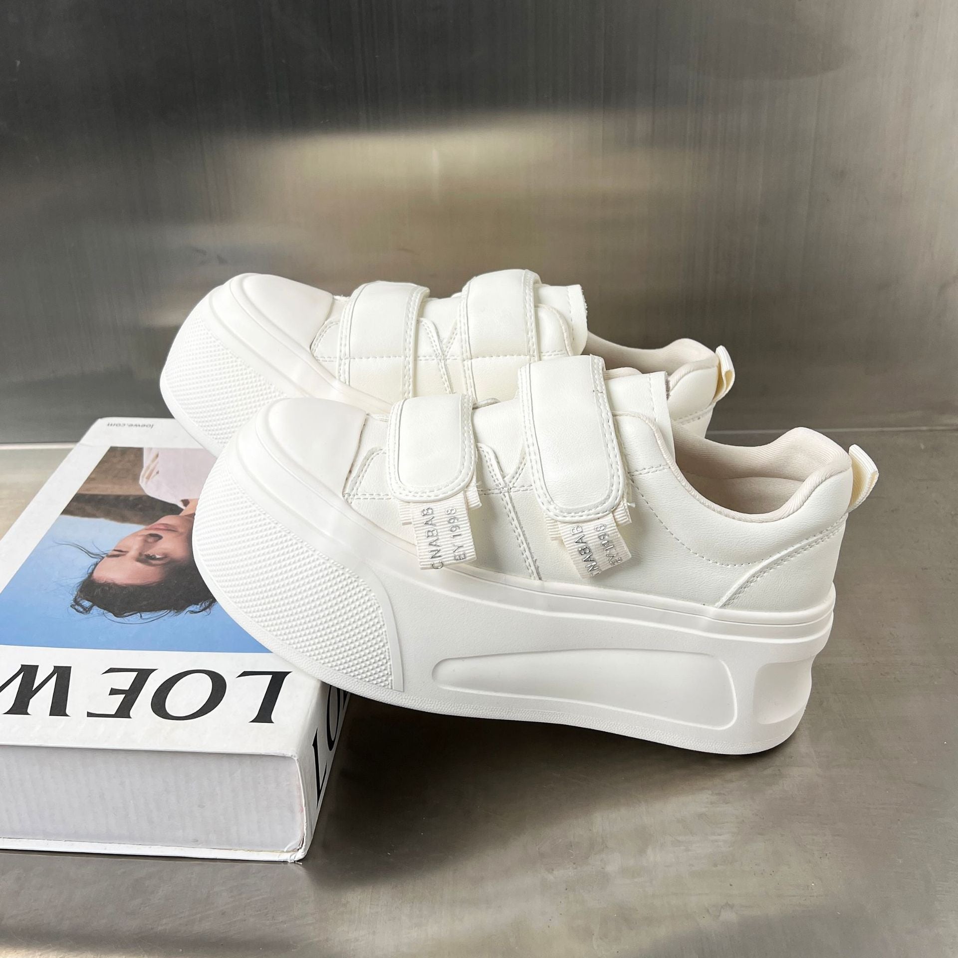 Damen Sneakers mit praktischem Klettverschluss und trendiger Plateausohle R&B
