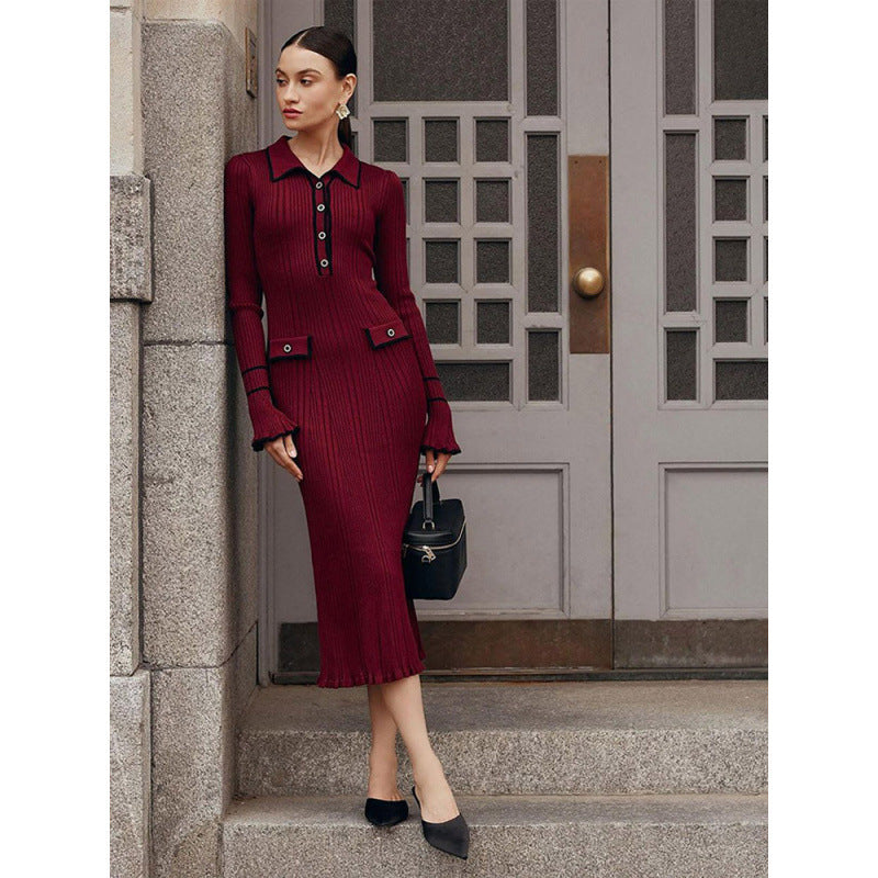 Damen Etuikleid mit feinem Rippenmuster und dekorativen Knopfdetails R&B
