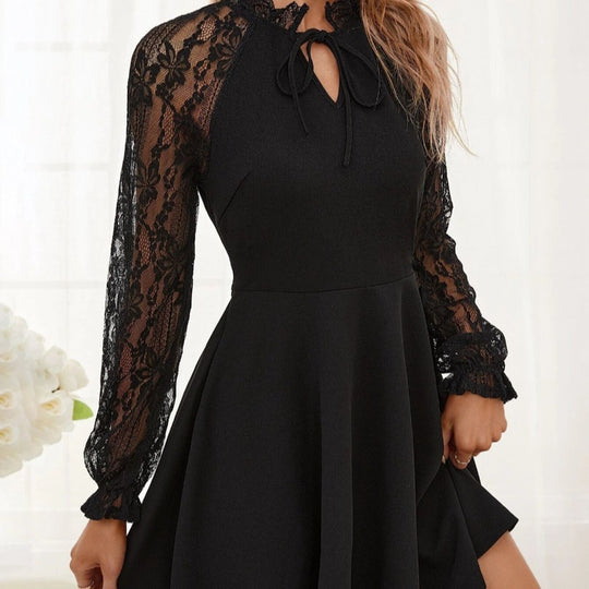 Damen Kleid mit Spitzenärmeln und Taillenschnitt R&B