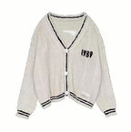 Damen nan kurz geschnittene Strickjacke mit V-Ausschnitt, Kontrastpaspel und oversized Ärmeln R&B