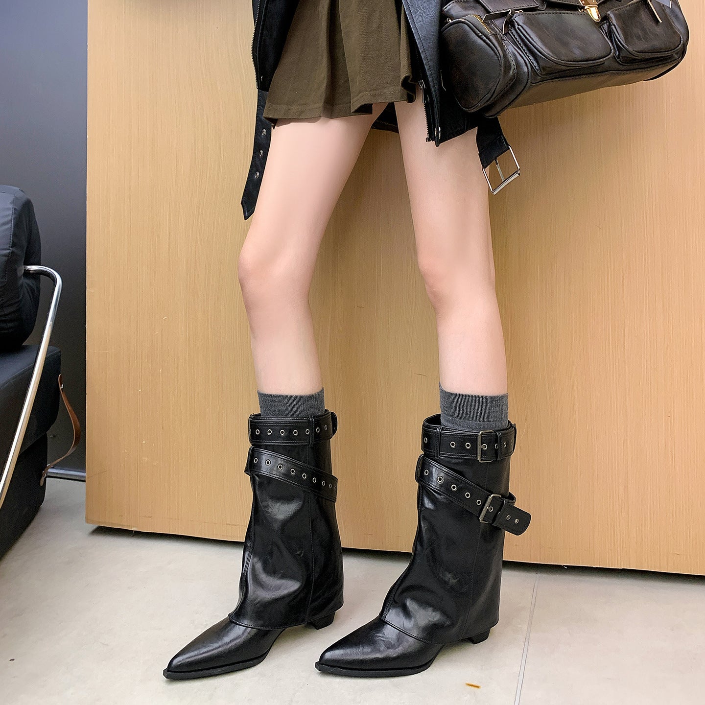 Damen Stiefeletten mit modischem Riemen und elegantem Blockabsatz