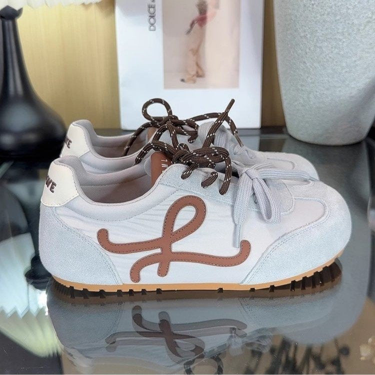 Damen Sportliche und bequeme Sneaker mit auffälligem Schnürsystem R&B