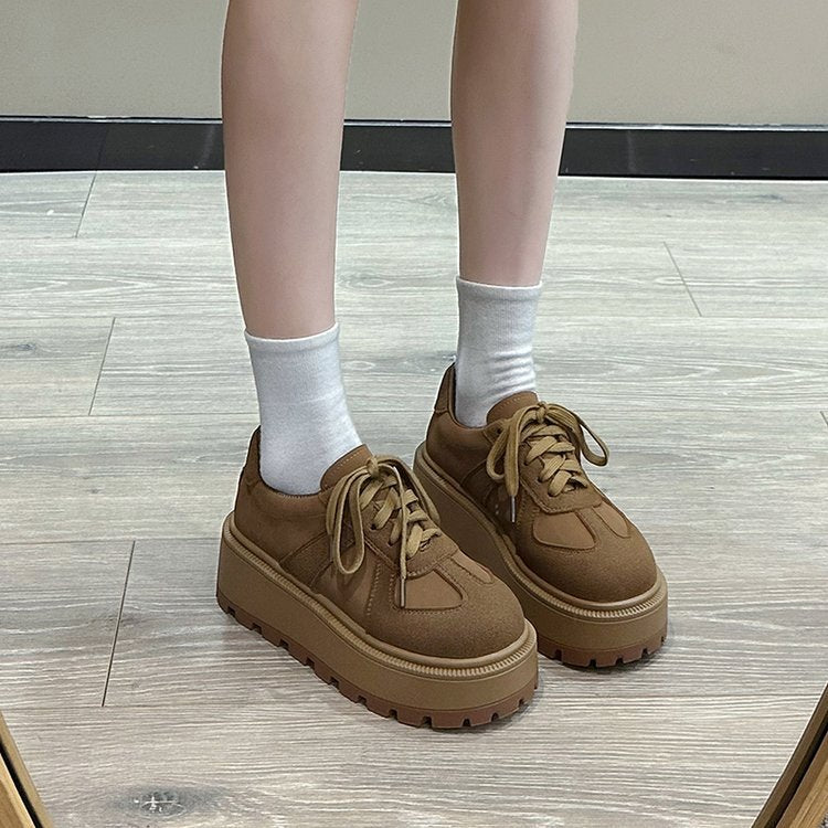 Damen modische Platform Sneakers mit robustem Sohlenprofil und klassischem Design R&B