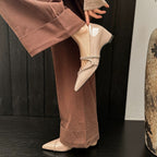Damen spitz zulaufende Flats mit verstellbaren Riemen und glänzender Oberfläche EB
