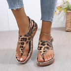Damen Komfort-Sandaletten mit elegantem Leopardenmuster und verstellbarem Riemendesign R&B