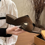 Damen Komfortable Mules mit modernen Steppdetails