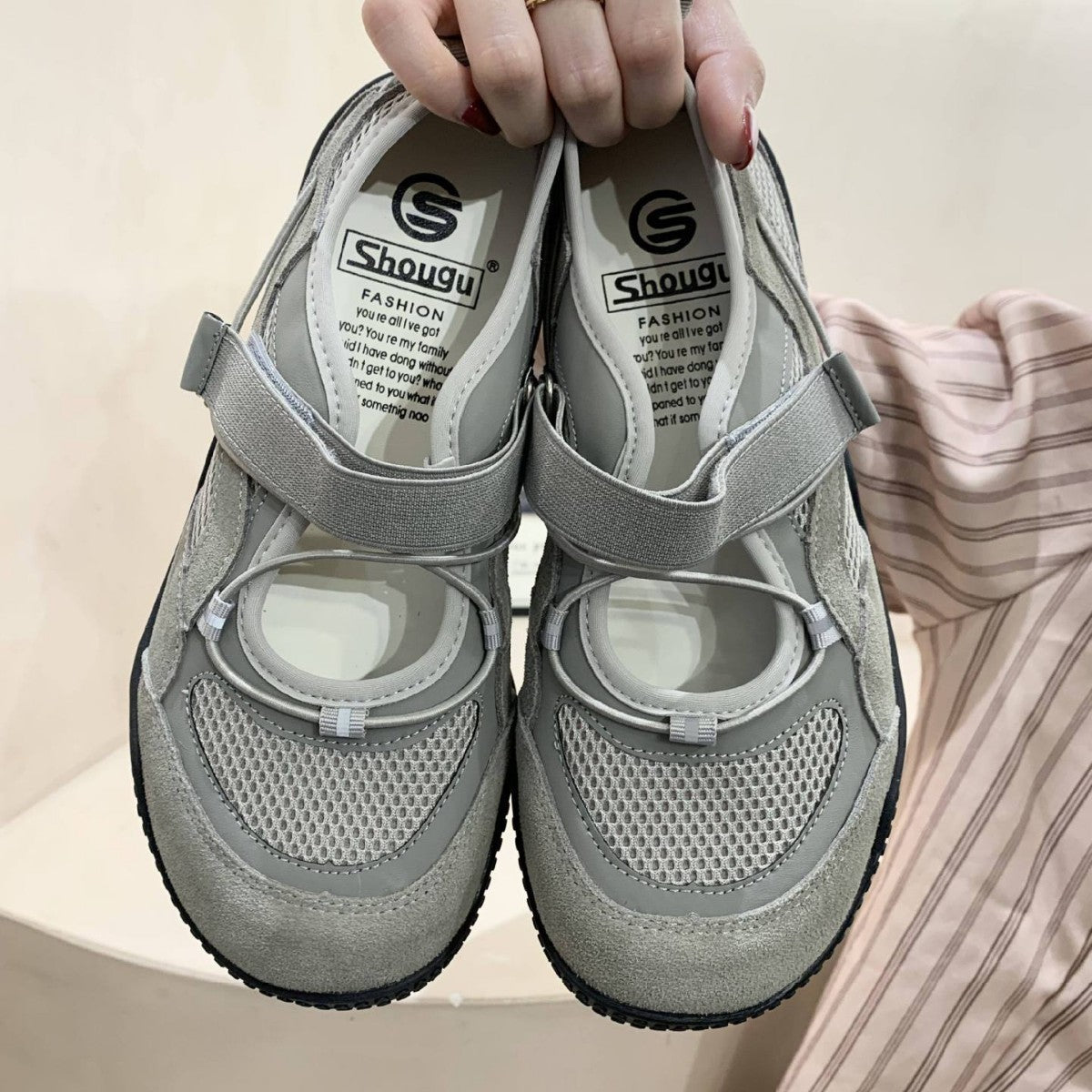 Damen Komfort-Sneaker mit atmungsaktivem Mesh-Obermaterial und innovativer Schnürtechnik R&B