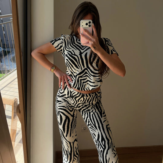 Damen Set aus kurzärmligem Oberteil und Schlaghose mit Zebra-Muster R&B