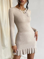 Damen Strickkleid mit Rüschensaum und feinem Rippenmuster