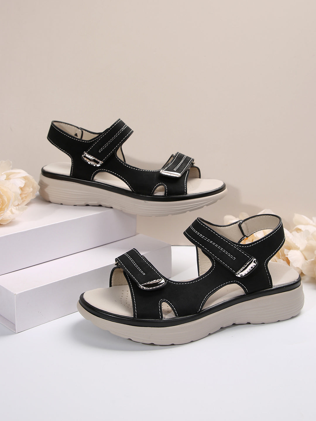Damen Komfortable Sandalen mit verstellbarem Riemendesign und weich gepolstertem Fußbett R&B