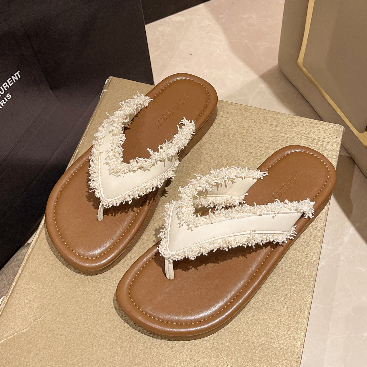 Damen Flip-Flops mit modischem Fransen-Design und komfortabler Sohle EB