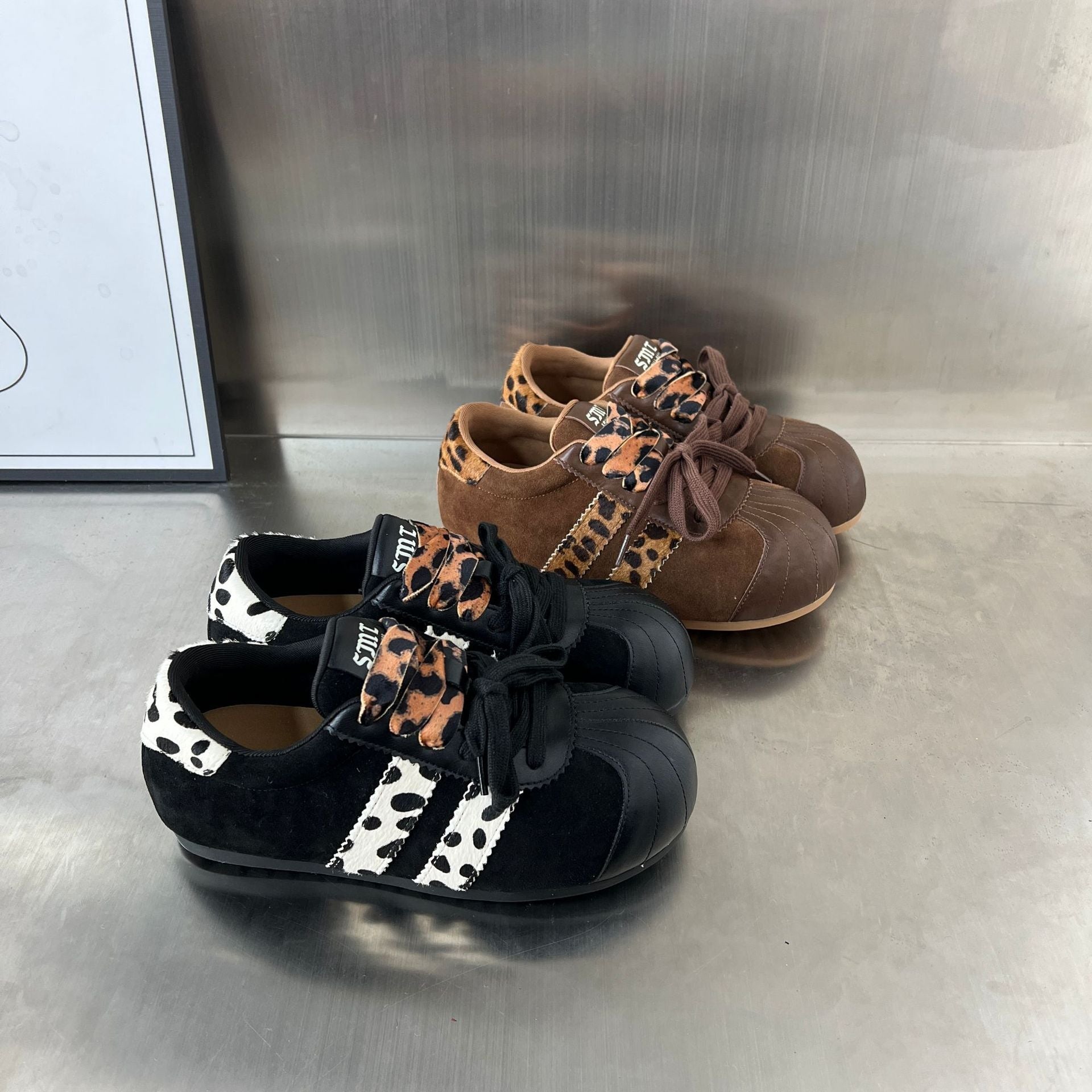 Damen Sneakers im angesagten Tierdruck-Design mit hochwertigem Wildleder und robustem Gummifußbett R&B