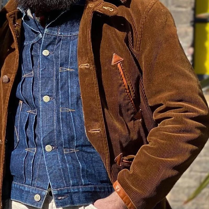 Herren cordjacke mit praktischem Taschen-Detail und Knopfverschluss